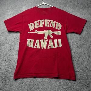 Defend Hawaii T Shirt Men's Medium Red and Gold Graphic Short Sleeve